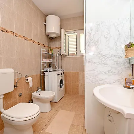 Amarena 023 Apartman Zára