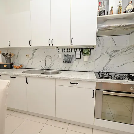 Apartman Amarena 023 *